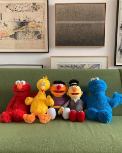 ユニクロのKAWS×セサミストリートのぬいぐるみの全貌が明らかに、購入 ...