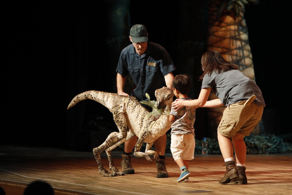 体験型恐竜パペットショー『恐竜どうぶつ園2019』（英題『Erth's Dinosaur Zoo』）
