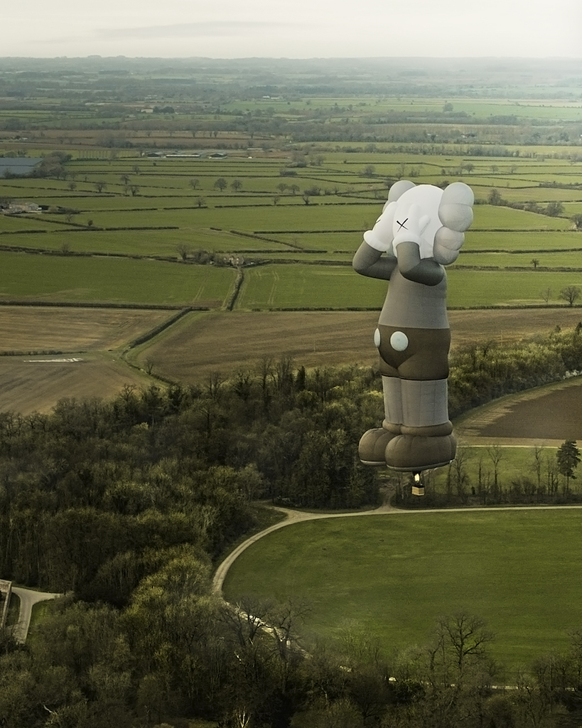 KAWS:HOLIDAY Hot-air Balloon World Tour