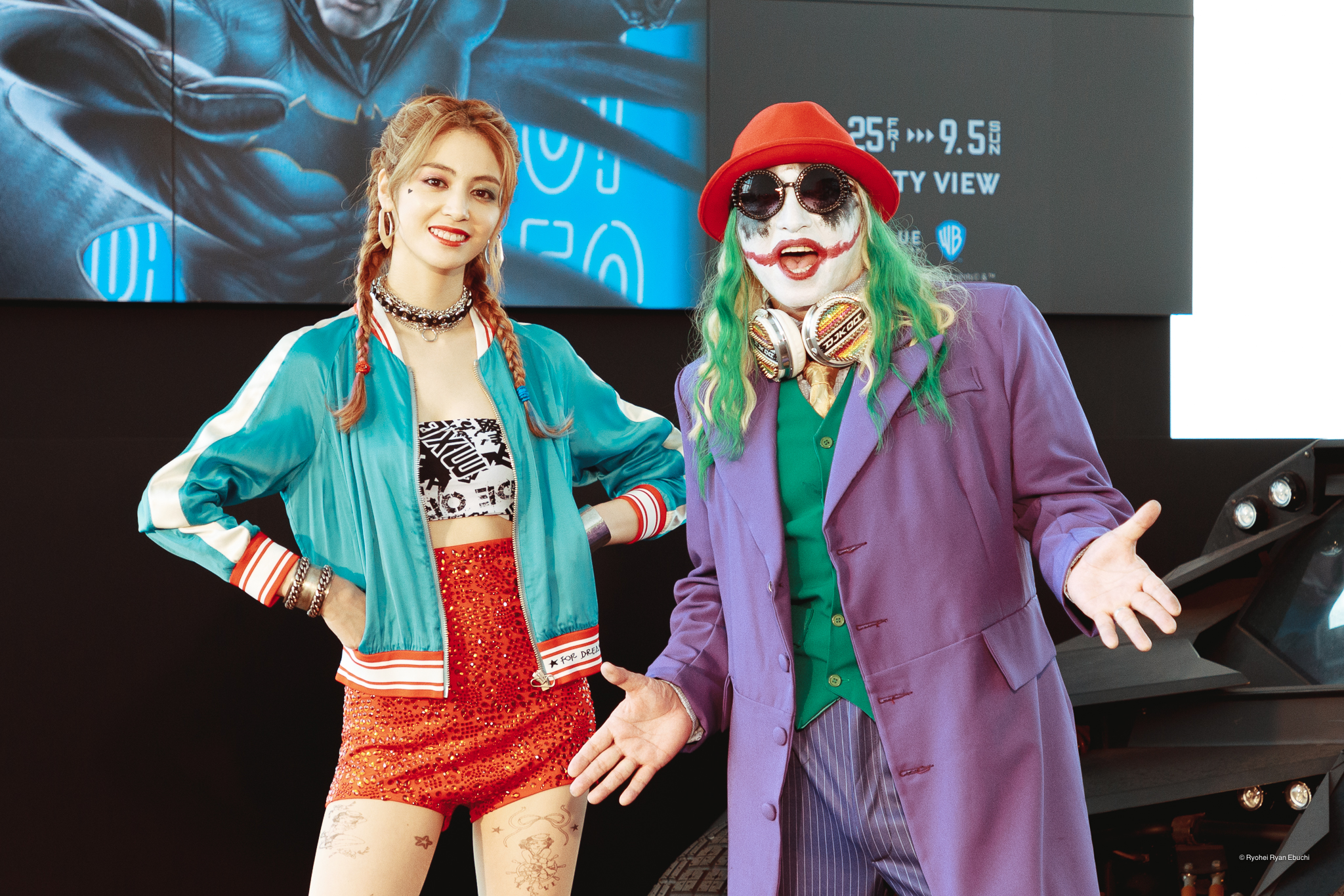 DJ KOOと楓がDCキャラクターに扮し特別総合展『DC展 スーパーヒーローの誕生』に登場—六本木・東京シティビューで今日開幕