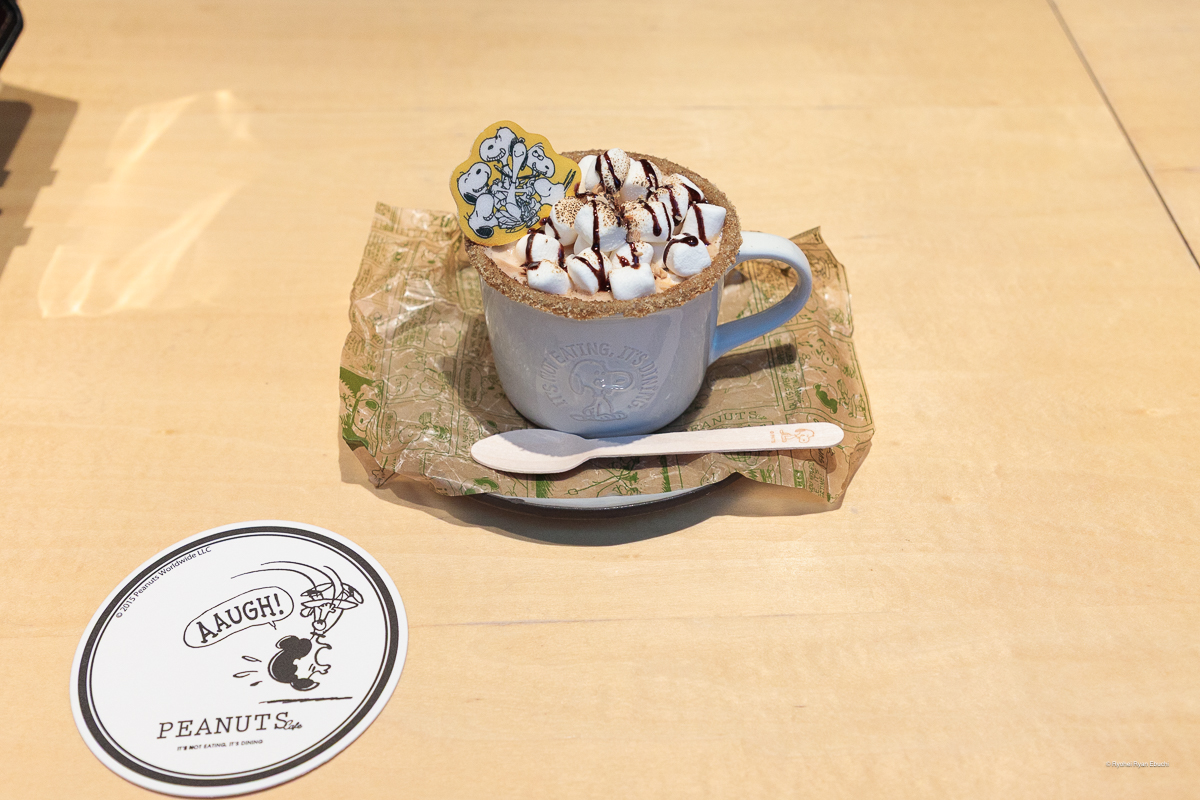 スヌーピーの焼きマシュマロラテ