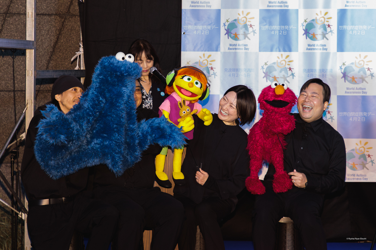 セサミストリート ジュリア、エルモ、クッキーモンスター